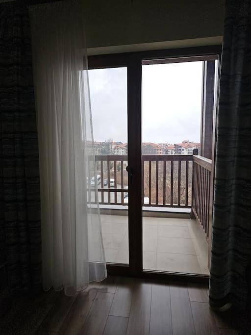Crown Apartment *