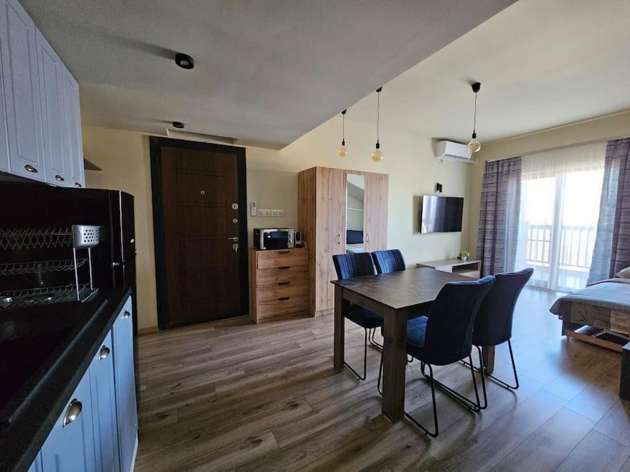 Crown Apartment *