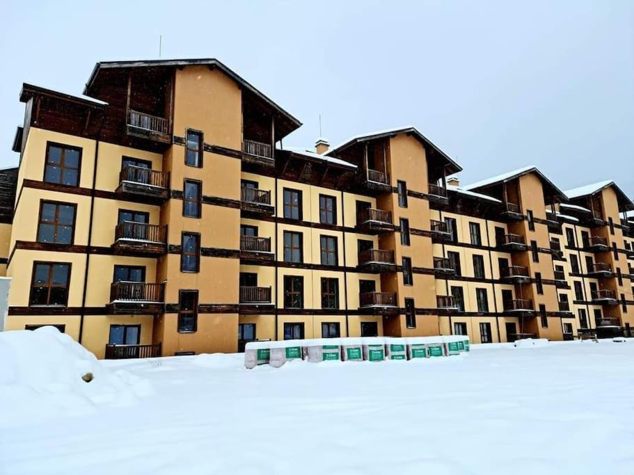 Crown Apartment